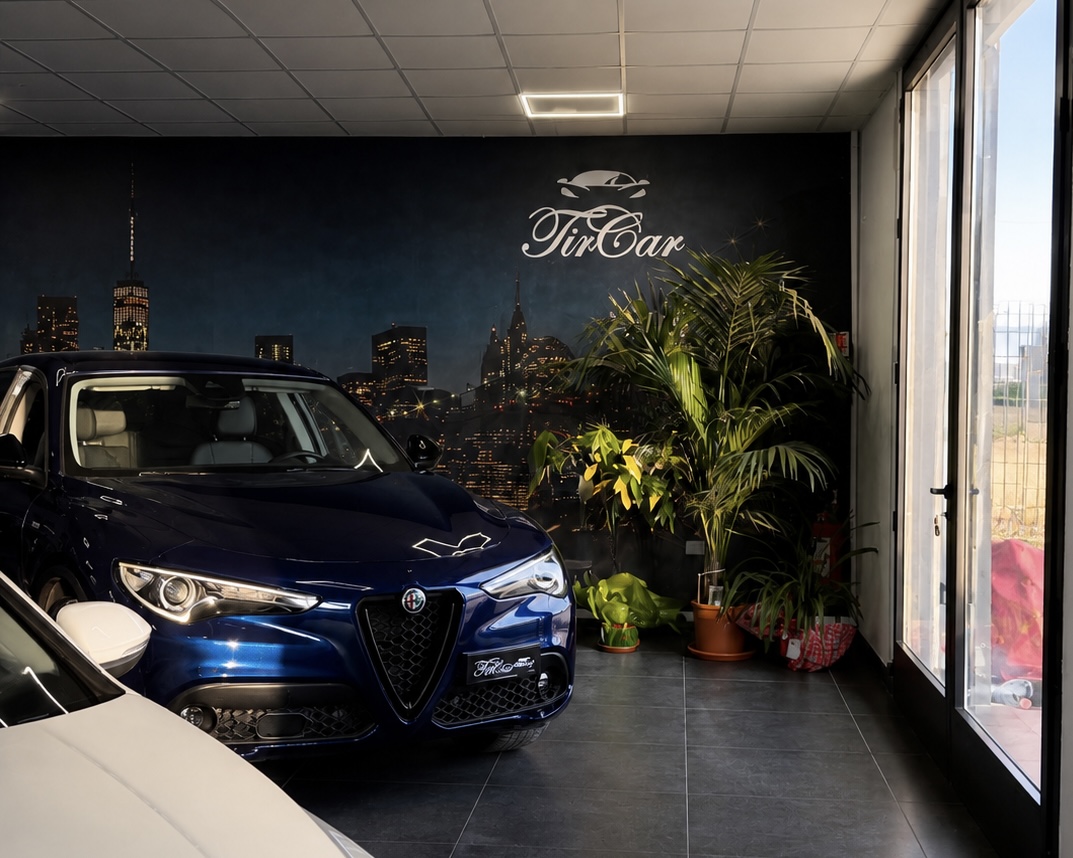Showroom Tircar — sede e veicoli in esposizione